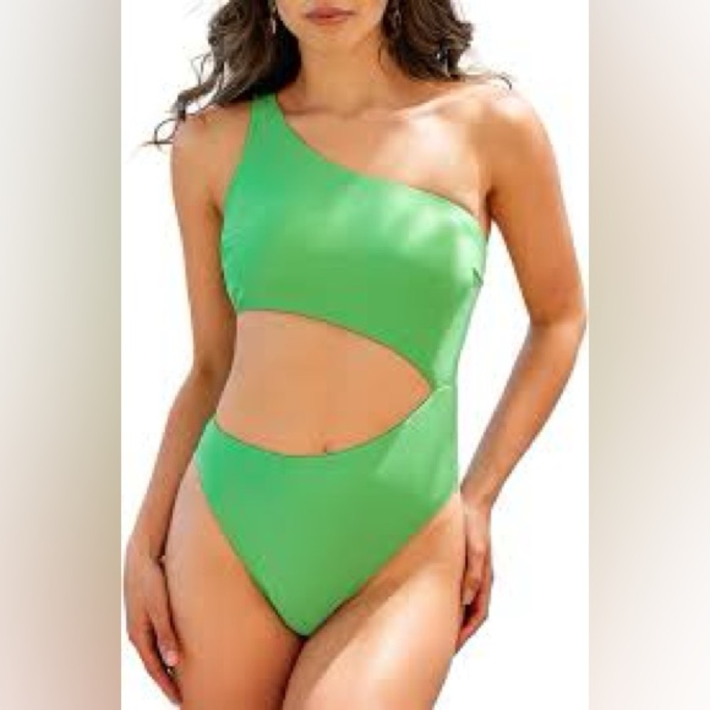 Cupshe‎ x Vanessa Kelly Green One Shoulder Cheeky One Piece Swimsuit Medium NWT